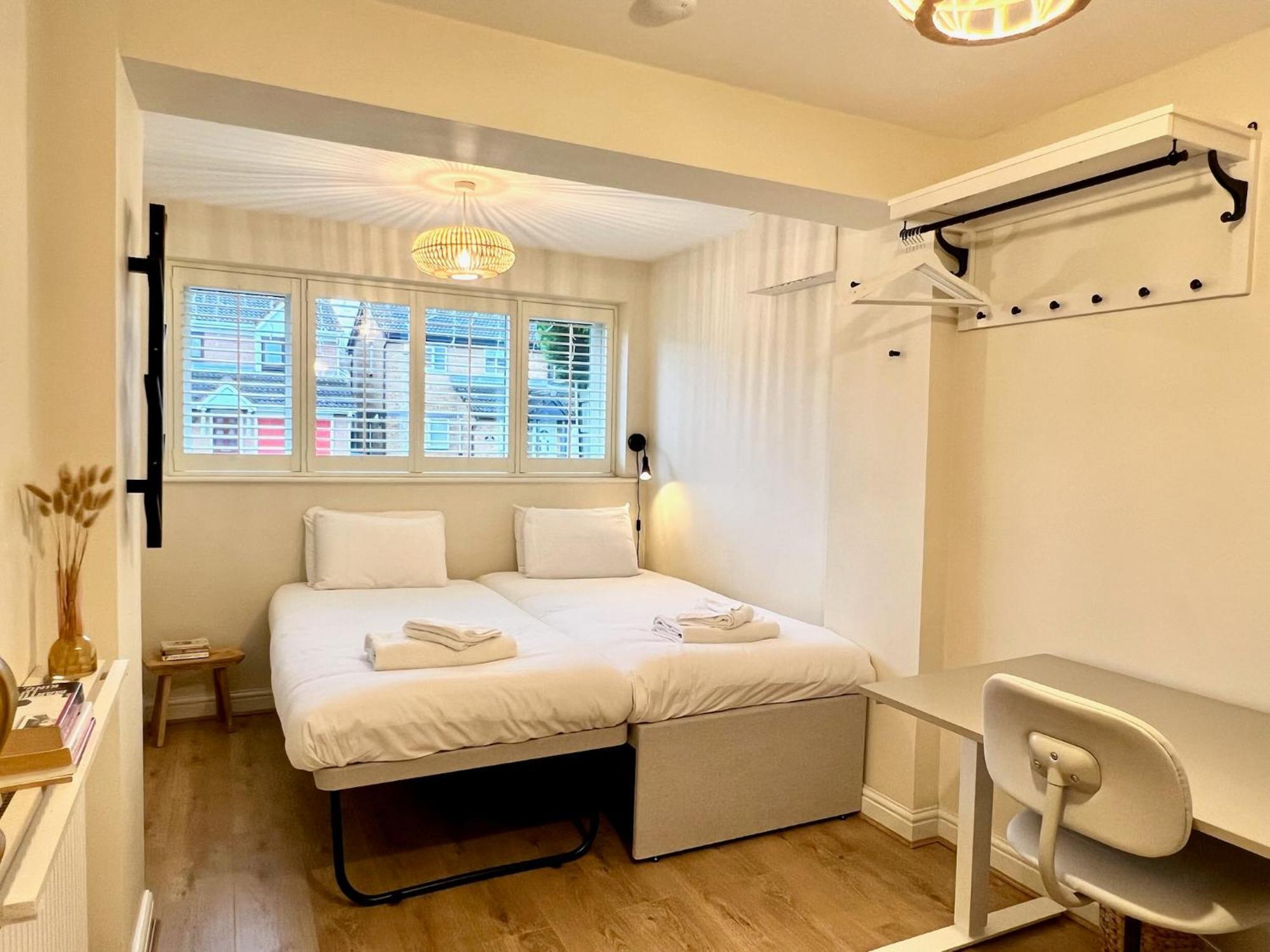 Beautiful Next To Lakes And River Nottingham