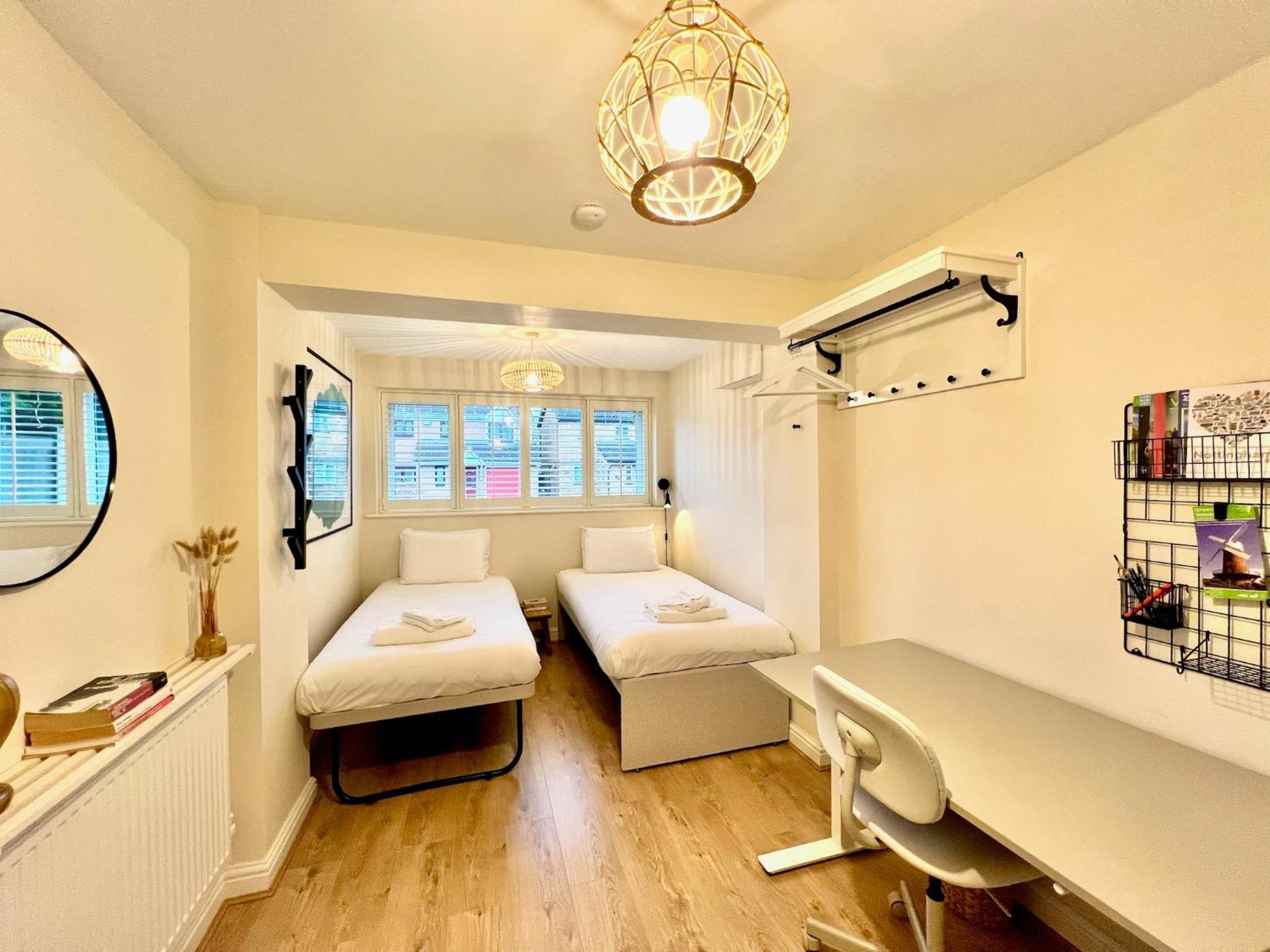 Beautiful Next To Lakes And River * Nottingham